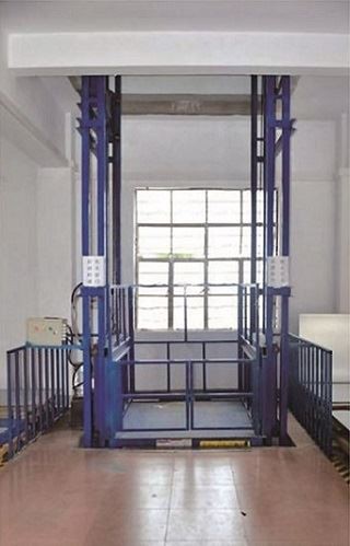 Plataforma de elevação de carga guia ferroviária